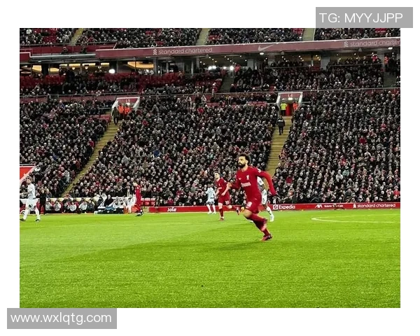 足球场上的精彩瞬间分析与技巧点评助你提升球技与观赛体验